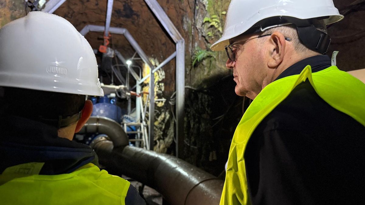 Visita a la zona donde se han realizado obras de reparación de los daños ocasionados por el volcán en la infraestructura hidráulica de La Palma.