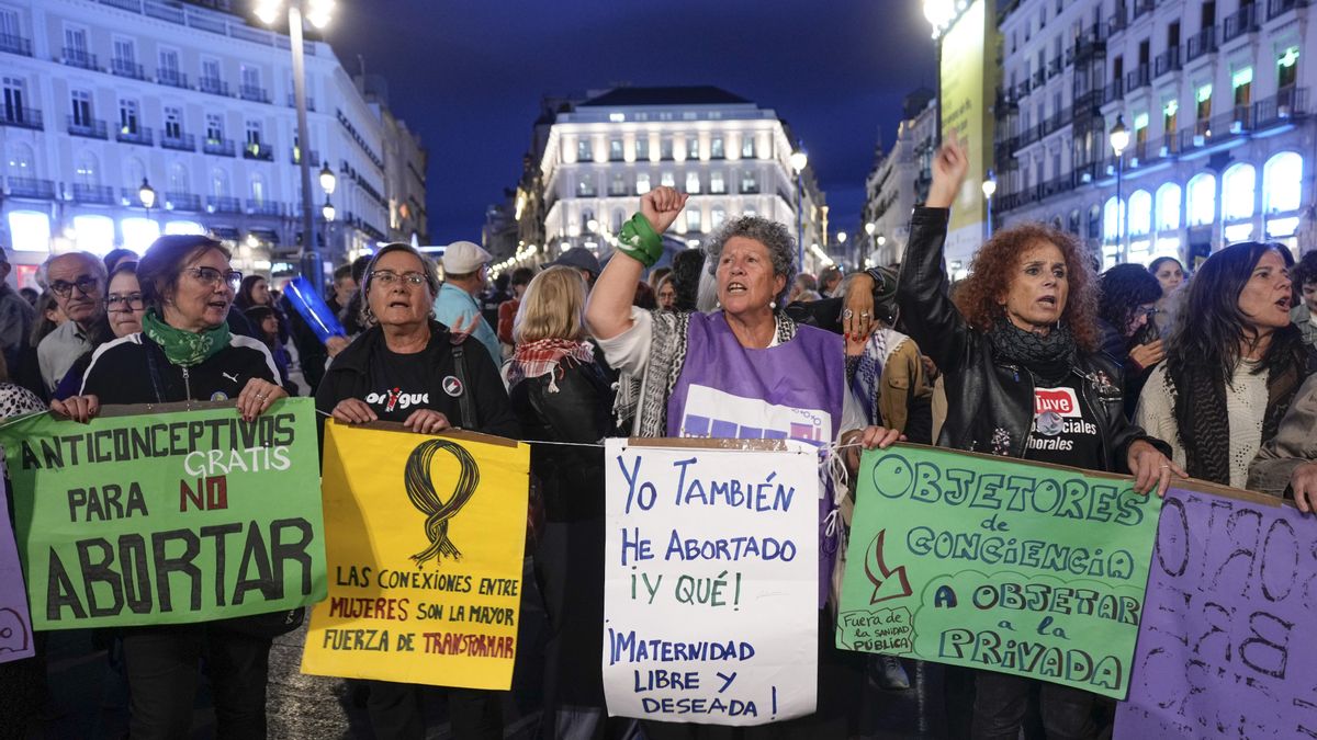 Concentración por el aborto libre en la sanidad pública celebrada este jueves en la Puerta del Sol, en Madrid.