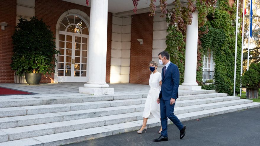 Pedro Sánchez y Yolanda Díaz antes del Consejo de Ministros extraordinario que aprobará los Presupuestos Generales para 2022.