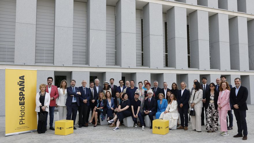 La exposición de EFE y PhotoESPAÑA revelan la magnitud de la dana en 50 fotografías