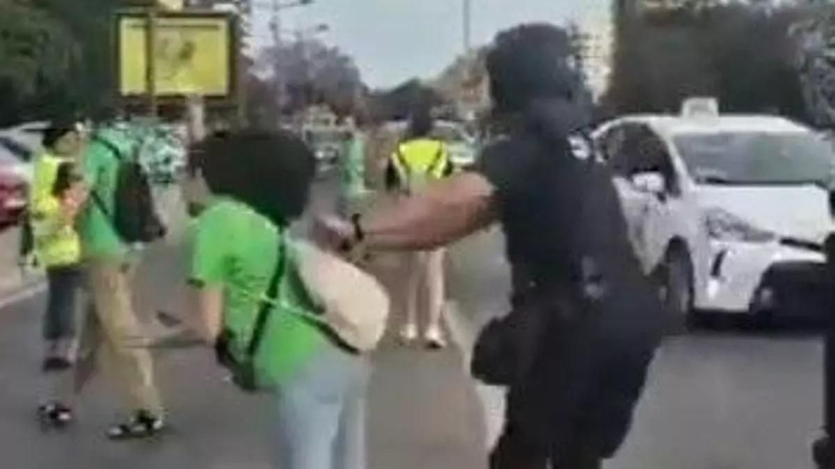 ¡Han expedientado a un policía!