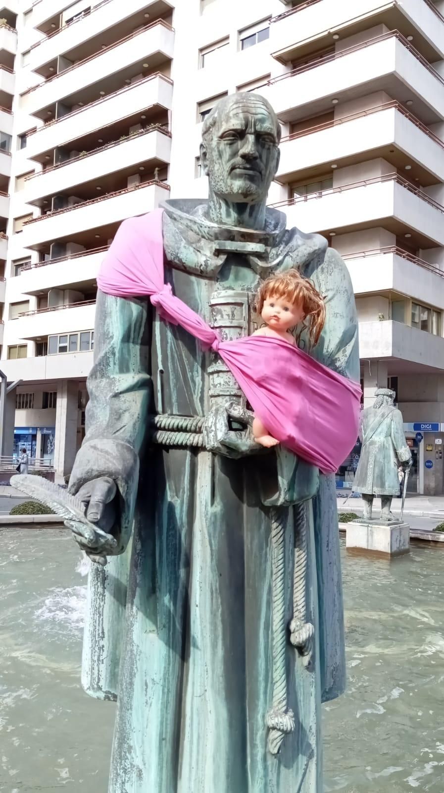 Bebés en las espaldas mojadas