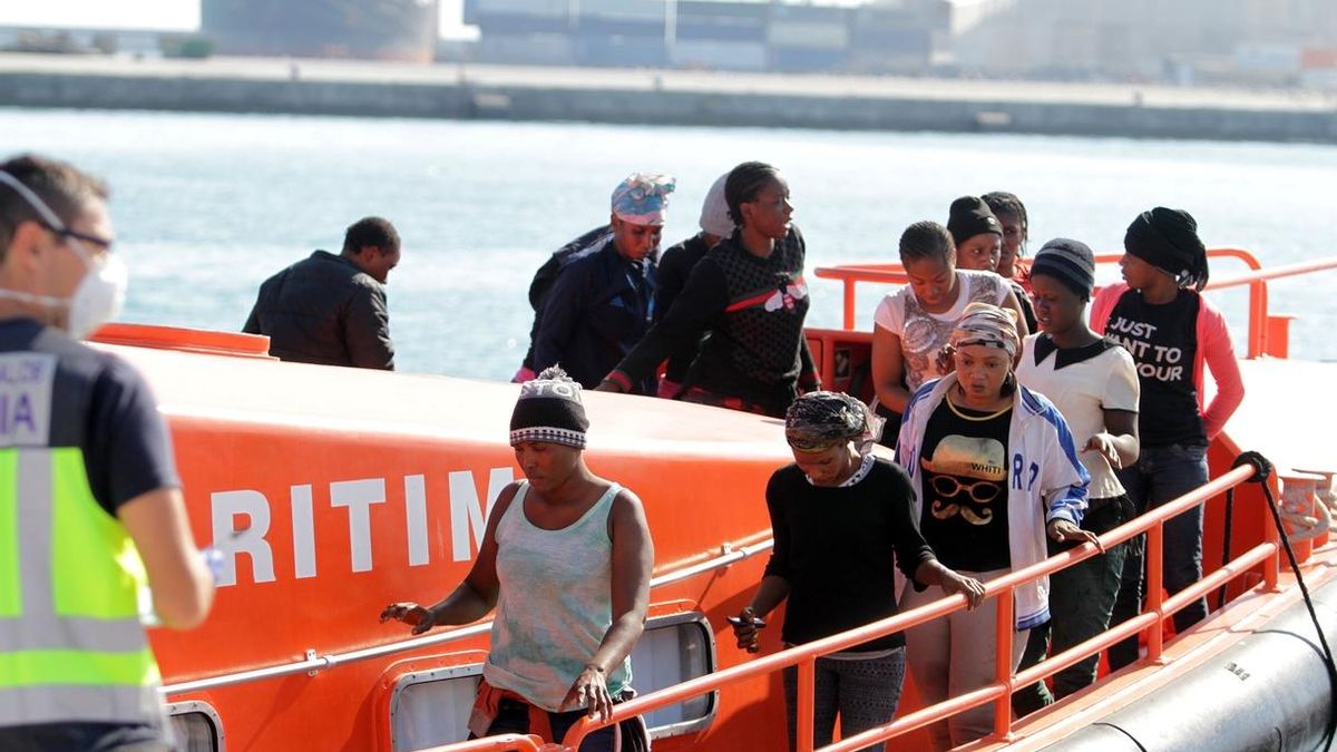 Ascienden a 198 los inmigrantes rescatados este sábado en costas de Andalucía