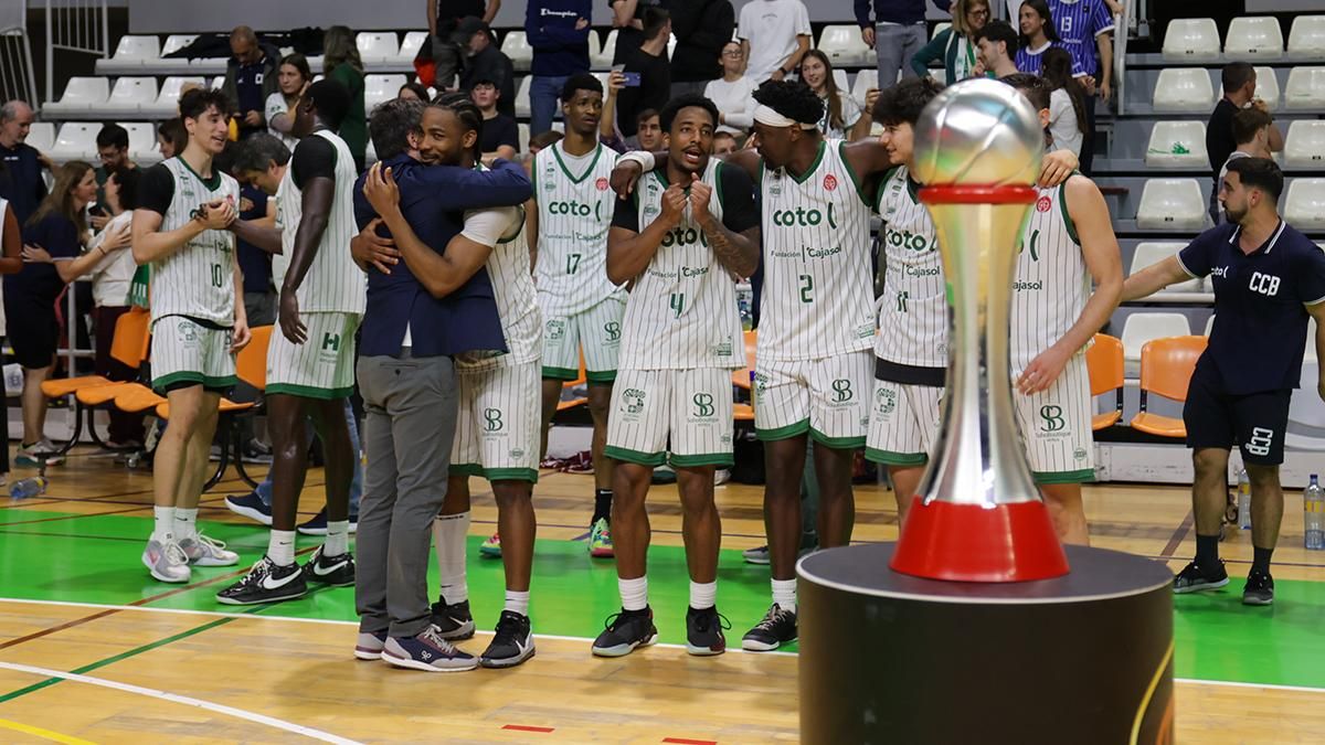 La celebración del ascenso del Coto Córdoba CB a Primera FEB, en imágenes