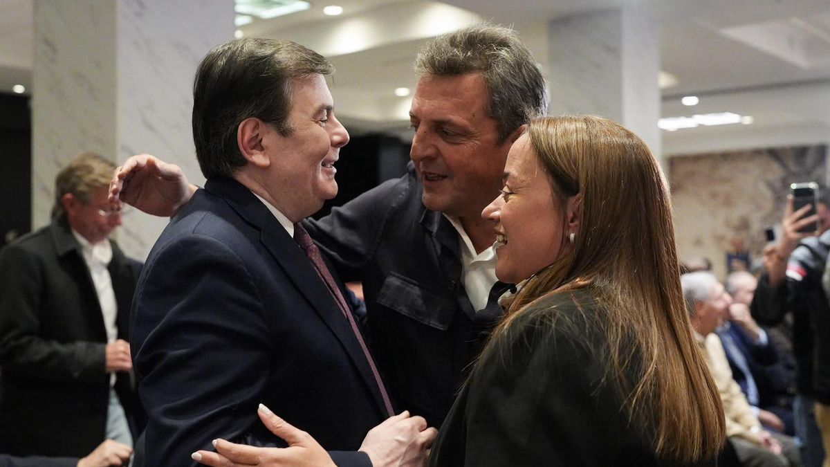 Sergio Massa junto a Gerardo Zamora y Cecilia Moreau en el homenaje a De La Sota