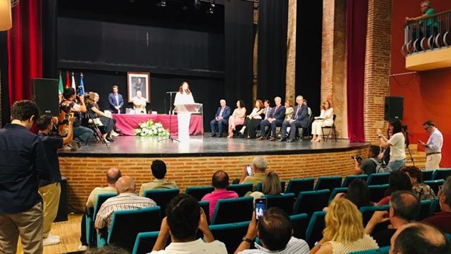 María Fernanda Sánchez durante su primer discurso como alcaldesa de Don Benito.