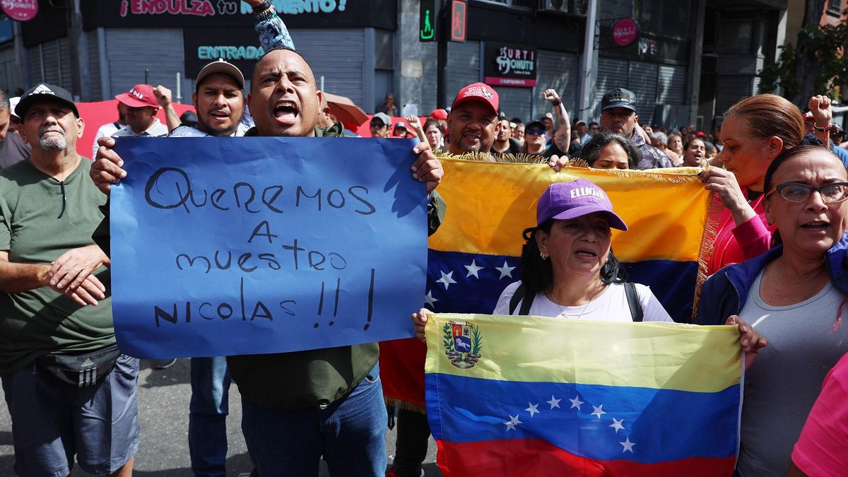 Chavistas piden por Nicolás Maduro.