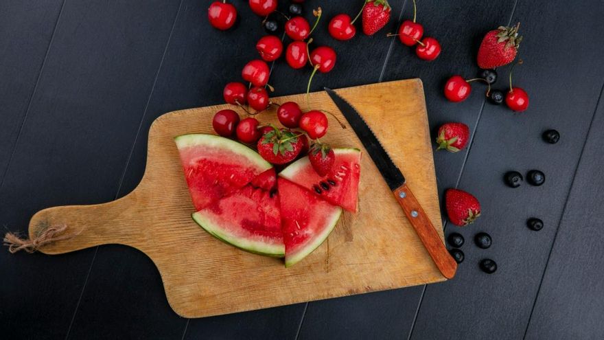 El helado de sandía casero también permite experimentar con otros ingredientes