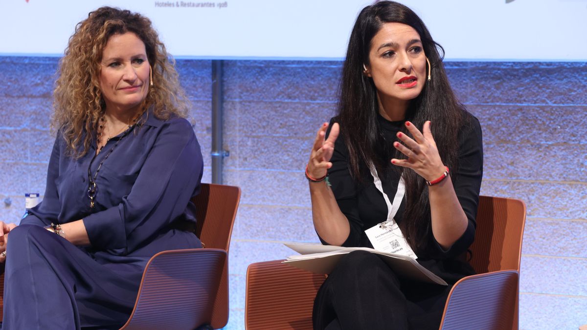 May López, directora de Desarrollo de Empresas por la Movilidad Sostenible, y Sara Hernández del Olmo, secretaria general de Movilidad Sostenible del Ministerio de Transportes y Movilidad Sostenible