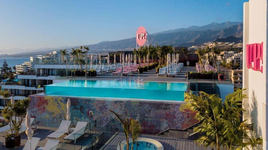 Piscina y terrazas del Hotel Bitácora de Tenerife