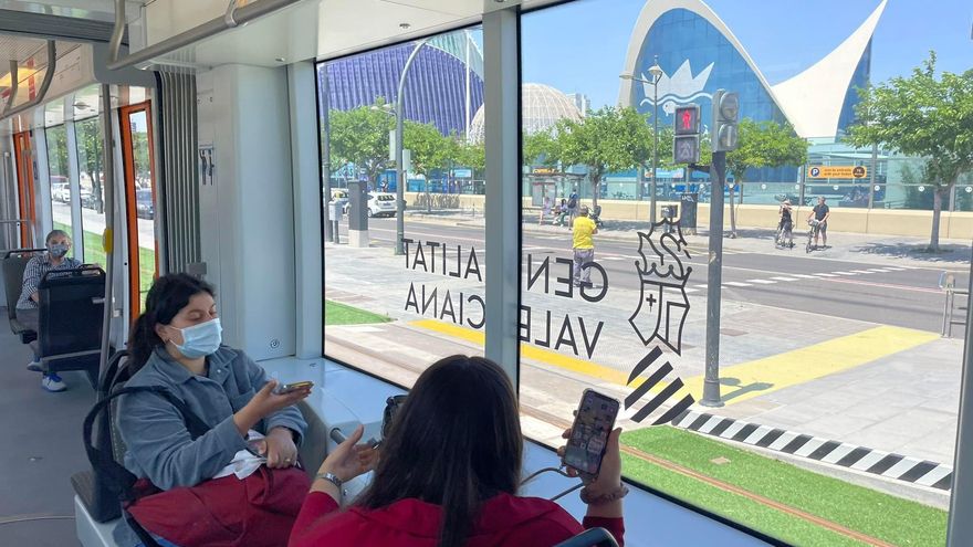 La Ciutat de les Ciències des d'un tramvia de la línia 10.