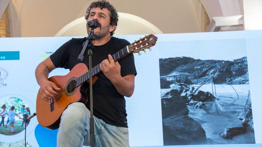 Actuación de Carlos Ávila