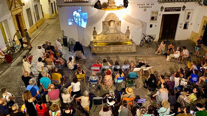 La plataforma que busca comprar tres cines de verano suma un centenar de personas dispuestas a poner mil euros cada una