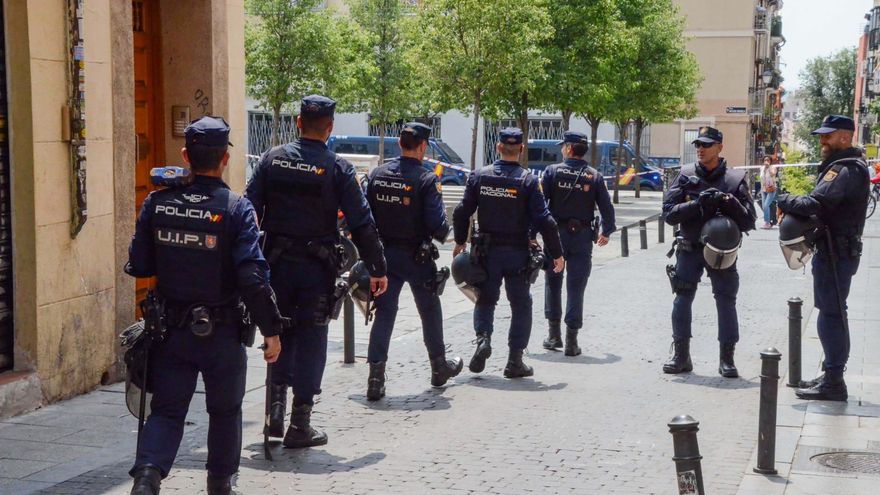 La Policía abre una investigación interna sobre la actuación de los agentes que golpearon a vecinos de Lavapiés