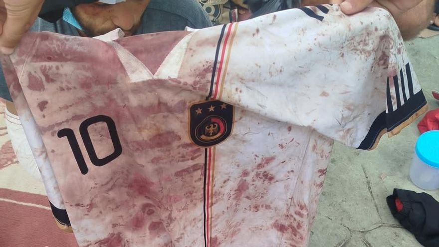 El estado en el que quedó la camiseta de Mohamed, según juna fotografía cedida por él mismo a elDiario.es