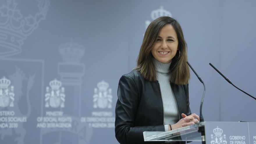 Archivo - La ministra de Derechos Sociales y Agenda 2030, Ione Belarra, comparece antes de reunirse con colectivos que defienden el derecho a la vivienda, en el Ministerio de Derechos Sociales y Agenda 2030, a 26 de enero de 2022, en Madrid (España).