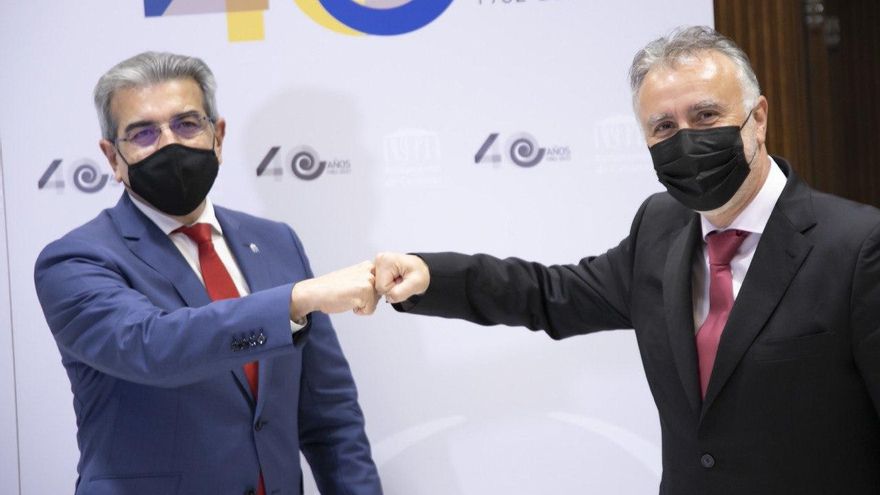Román Rodríguez y Ángel Víctor Torres, tras la aprobación de los presupuestos de Canarias para 2021