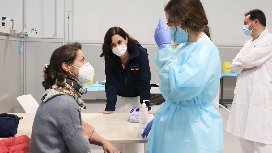 Madrid empezará a vacunar el jueves a mayores de 80 años y a profesores de colegios públicos, privados y concertados