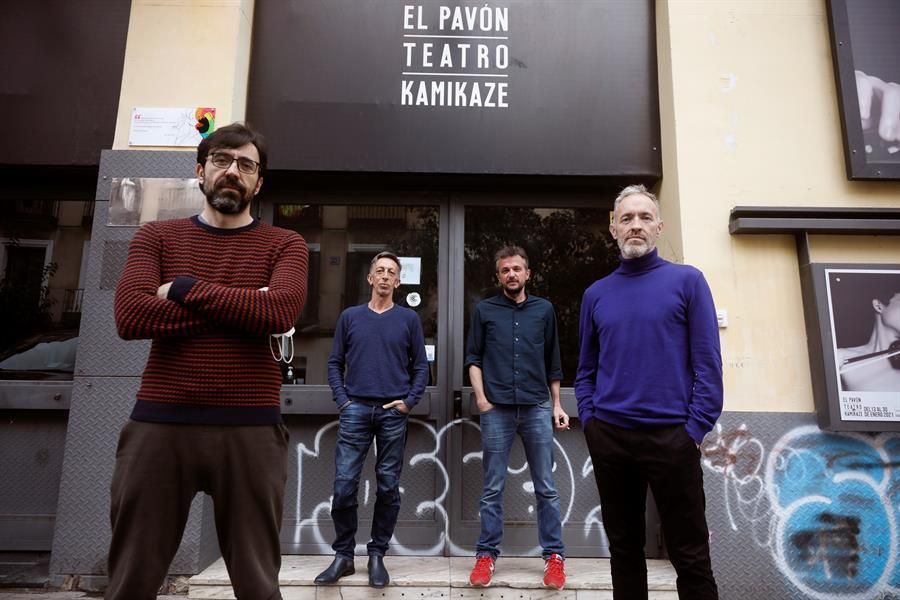 Los integrantes de la Compañía Kamikaze, antiguos directores del Teatro Pavón