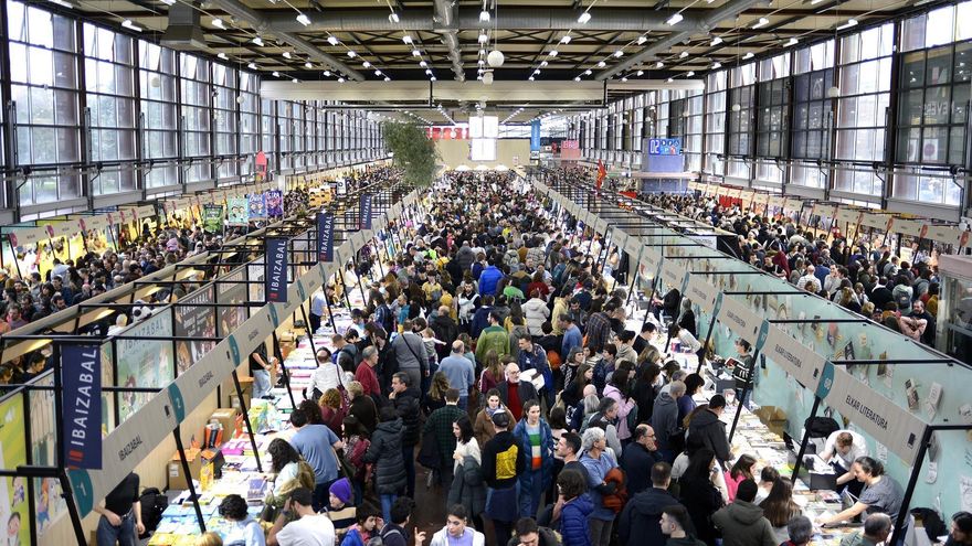 Durango da el pistoletazo de salida a su Azoka que cumple 60 años y cuenta con más de mil actividades