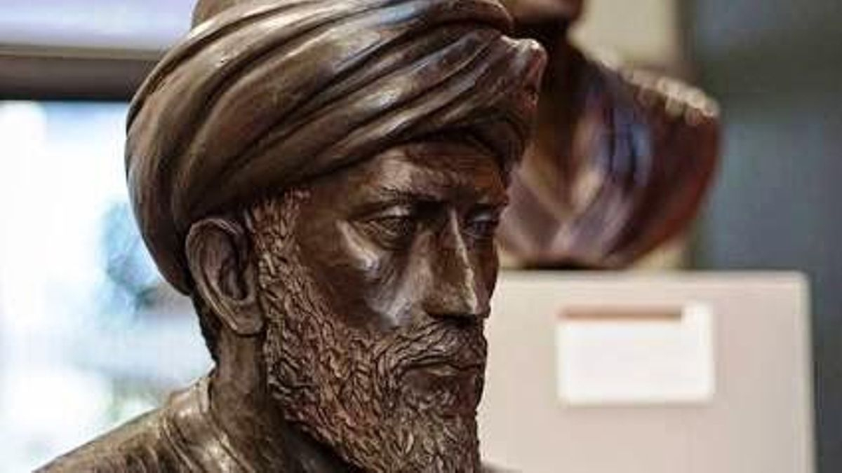 Los bustos de Averroes y Séneca, realizados por el escultor chiclanero José Antonio Barberá.