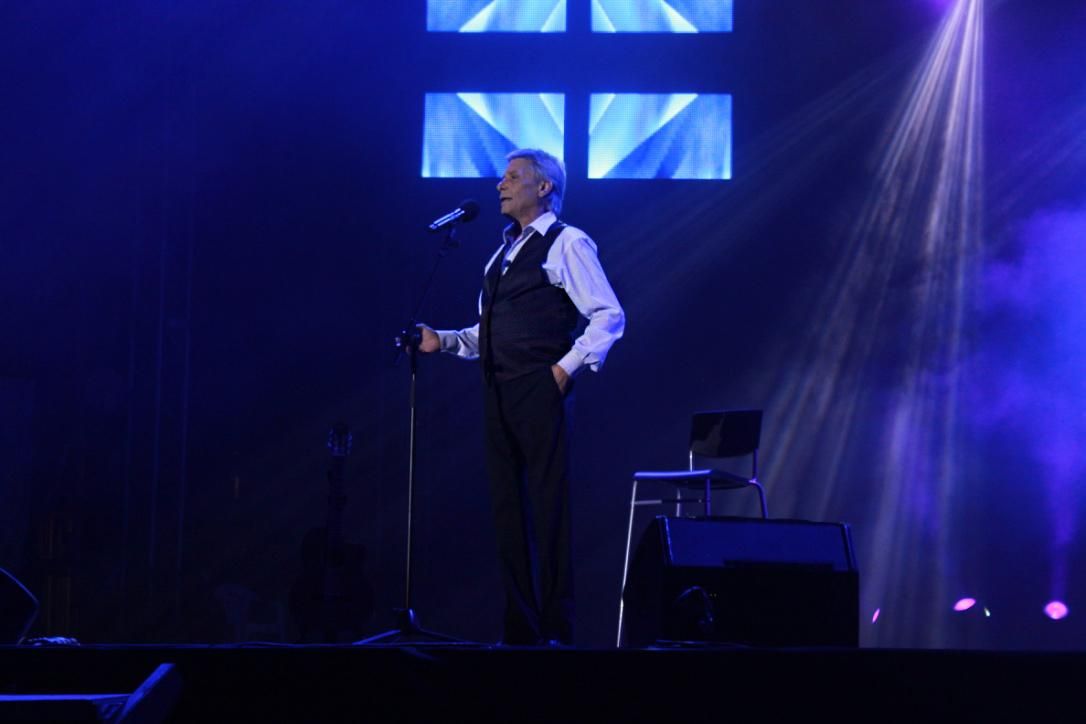 El humorista Manolo Vieira, en el escenario de Recinto Central de La Bajada. Foto: CLAUDIA PAIS.