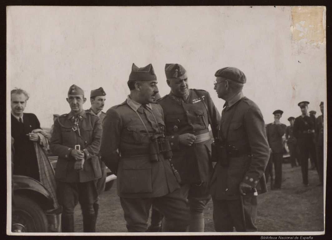 Franco, con Dávila y Vigón. Reinosa.