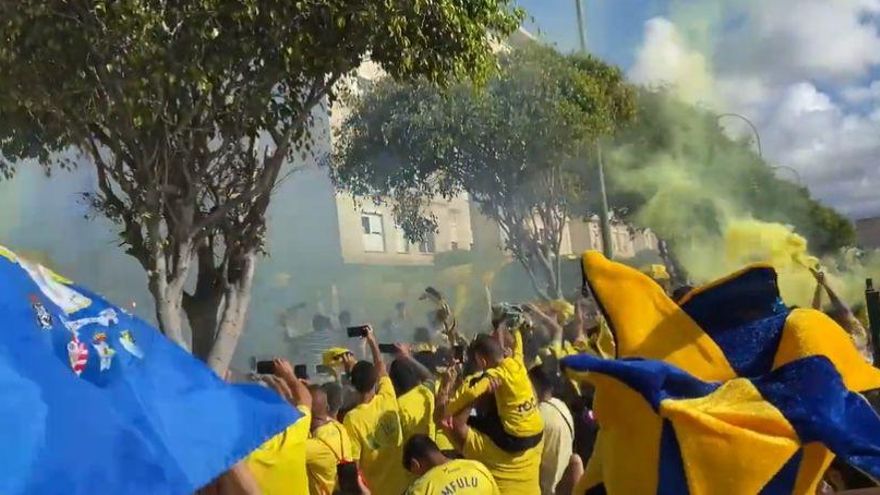 VÍDEO  | Espectacular recibimiento a la UD Las Palmas en el Estadio de Gran Canaria