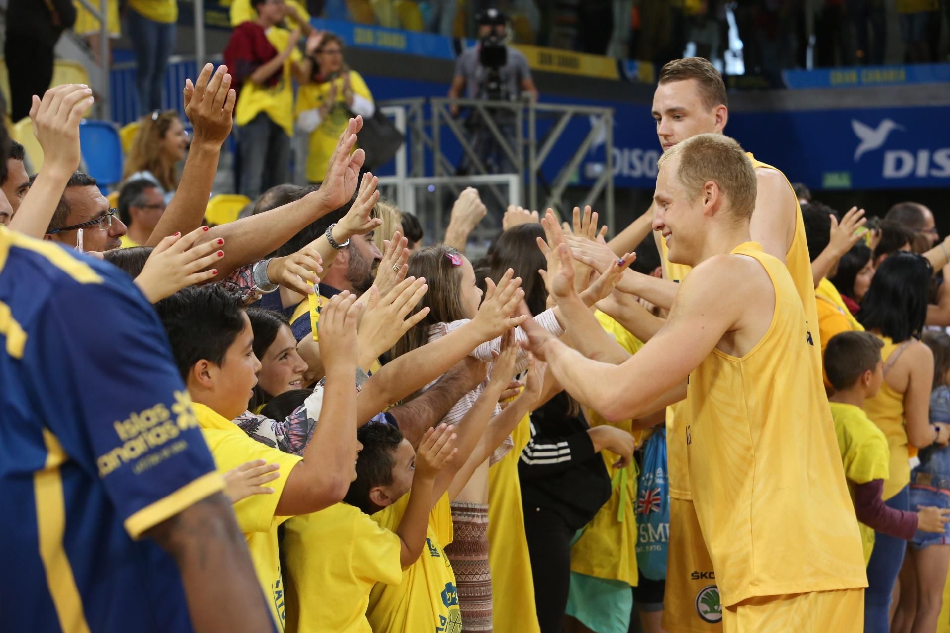Imágenes del partido de cuartos de final de playoff entre el Granca y el Baskonia. (Alejandro Ramos).