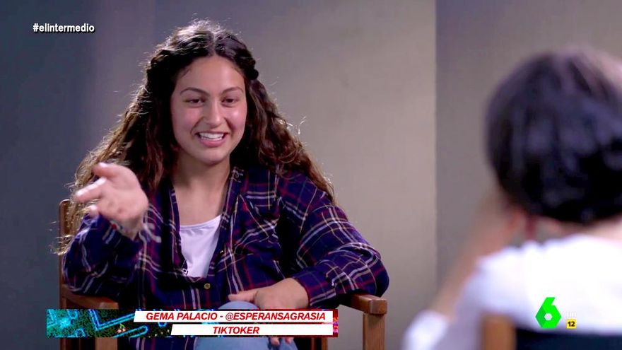 Esperansa Grasia, tiktoker de moda, pasó por 'El Intermedio': "La persona más guay que he entrevistado en mucho tiempo"