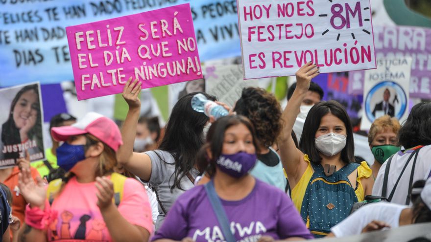8M: Miles de mujeres marcharon en todo el país contra los femicidios