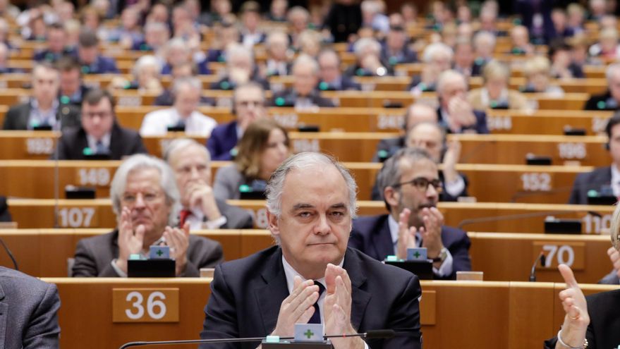 Los jueces y fiscales conservadores llevan a Europa su batalla contra el Gobierno de la mano del PP y Vox