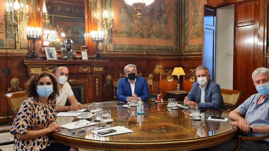 Hacienda se compromete a fijar en un 80% el diferencial fiscal en las deducciones al cine en Canarias