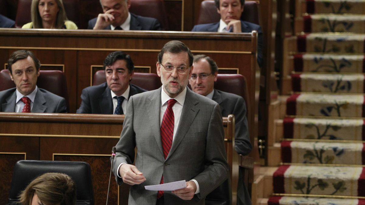 (Ampl.) Rajoy avisa a IU de que revocar el artículo 135 de la Constitución conllevaría salir del euro