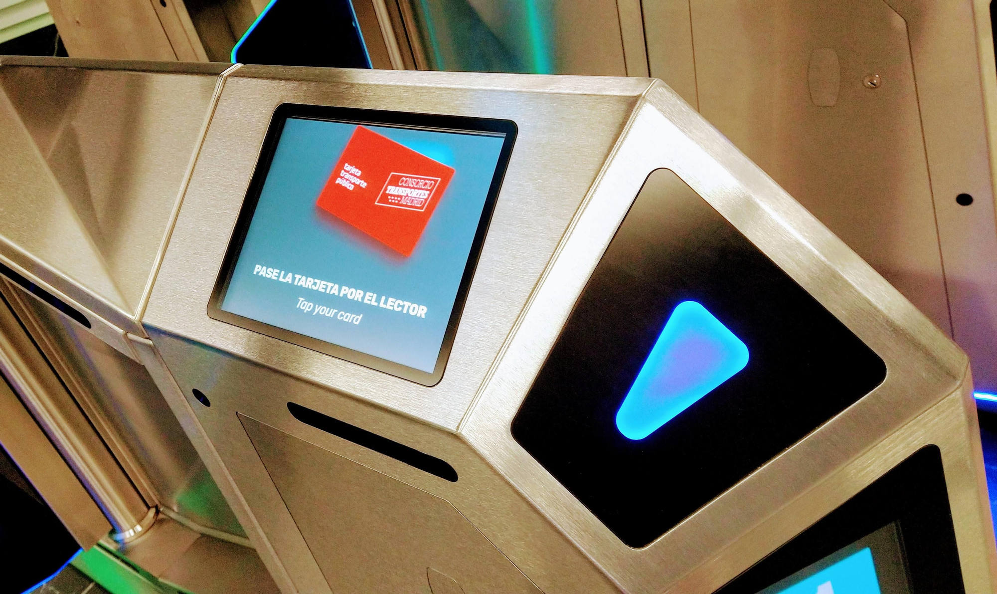 Estación Gran Vía - pantalla de entrada a los tornos