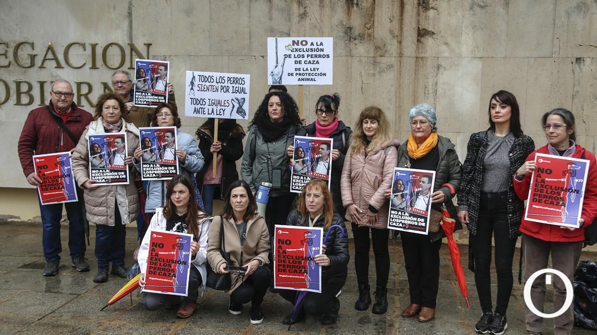 Pacma se concentra para pedir la inclusión de los perros de caza, guarda y actividades específicas en la Ley de Protección Animal