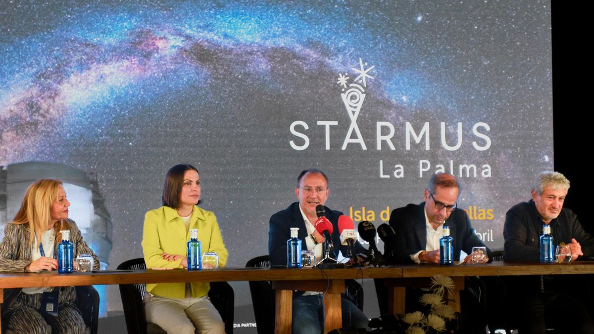 La consejera de Universidades, Ciencia, Innovación y Cultura del Gobierno de Canarias, Migdalia Machín (2i); el presidente del Cabildo de La Palma, Sergio Rodríguez, (3i); el comisionado especial para la recuperación de La Palma, Héctor Izquierdo, y Garik Israelian, director del Starmus, durante la presentación de este festival que ha comenzado este viernes con la presencia de destacados científicos.