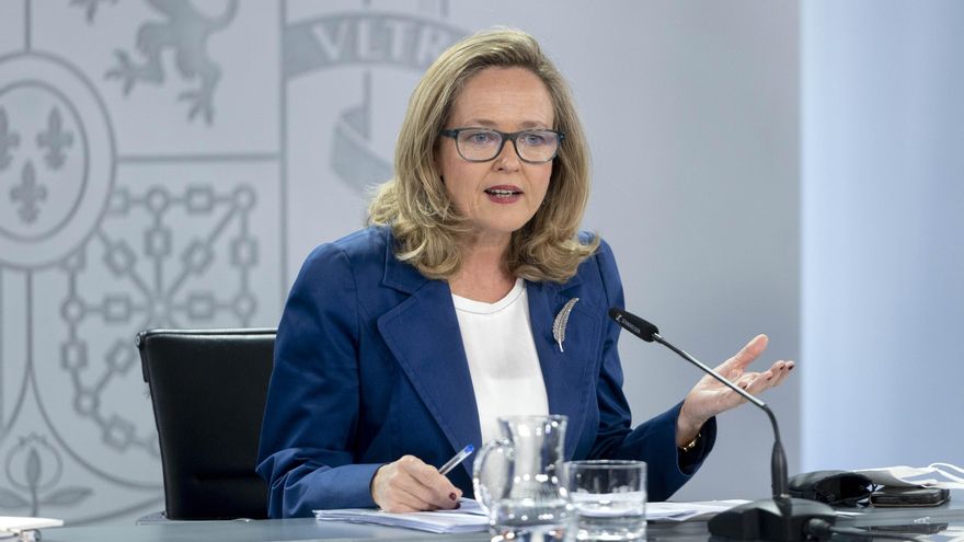 La vicepresidenta primera y ministra de Asuntos Económicos y Transformación Digital, Nadia Calviño, interviene en una rueda de prensa posterior al Consejo de Ministros