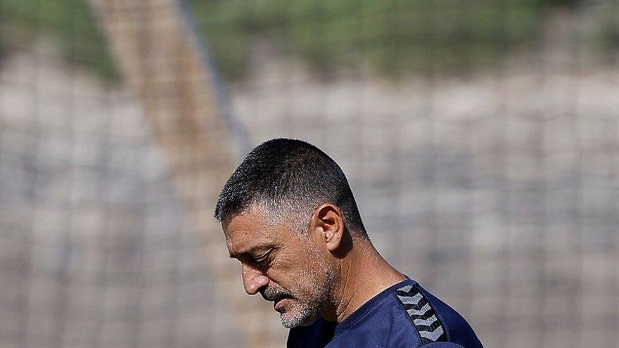 García Pimienta: "El Alavés es muy fuerte en Mendizorroza"