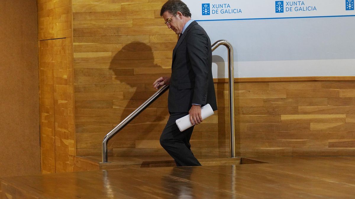 El líder del PP y presidente en funciones de la Xunta de Galicia, Alberto Núñez Feijóo, sale tras su último Consejo de la Junta de Galicia.