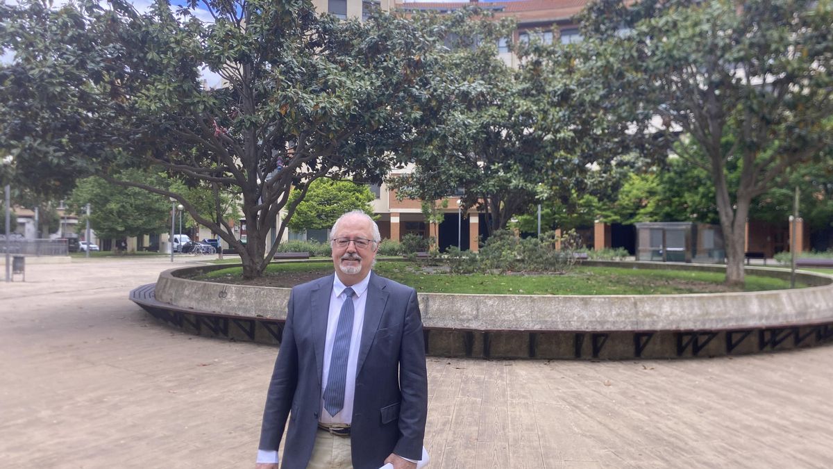 EL concejal Jesús López en la plaza Martínez Flamarique