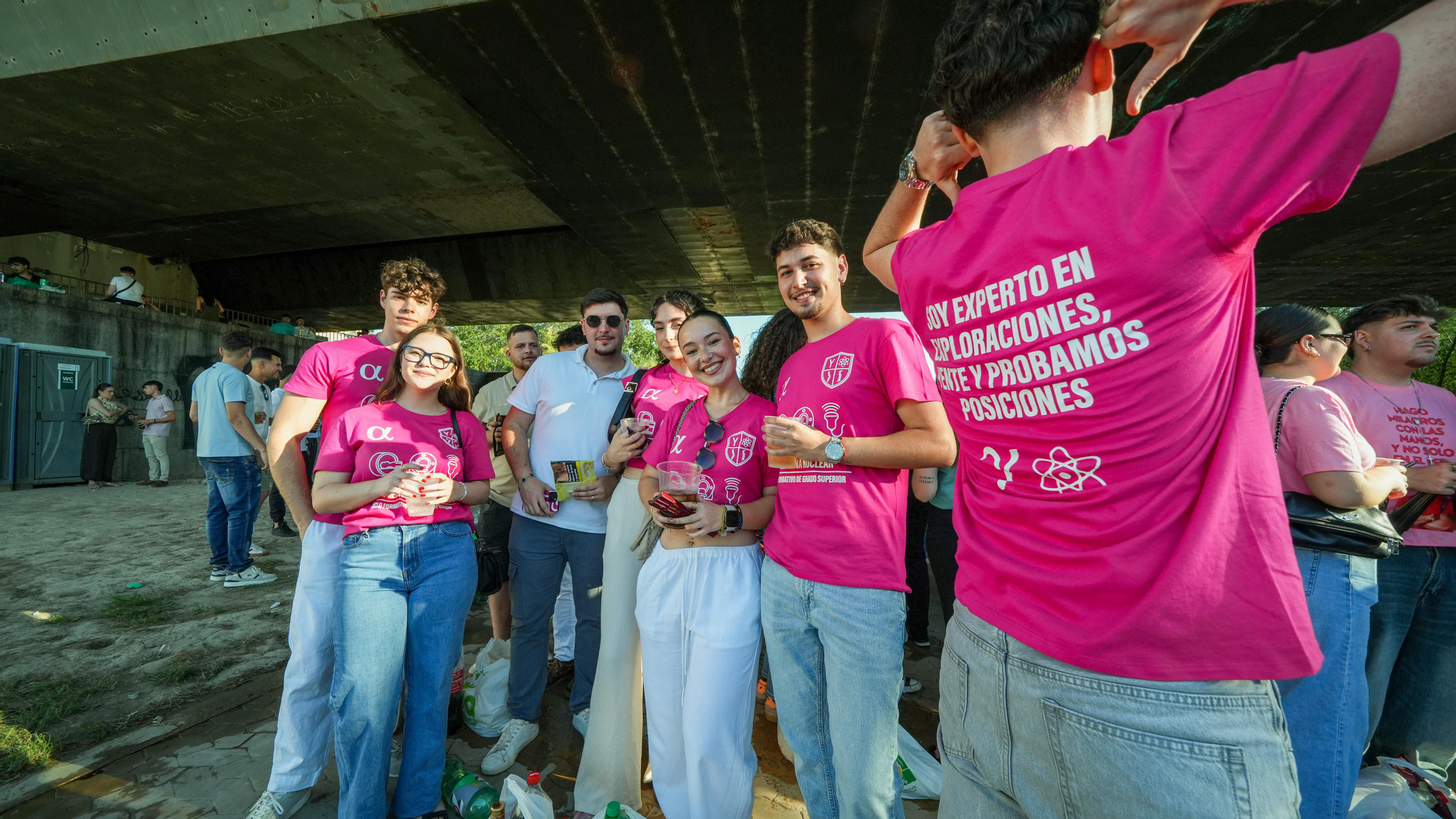 El macrobotellón de Miraflores en el Miércoles de Feria