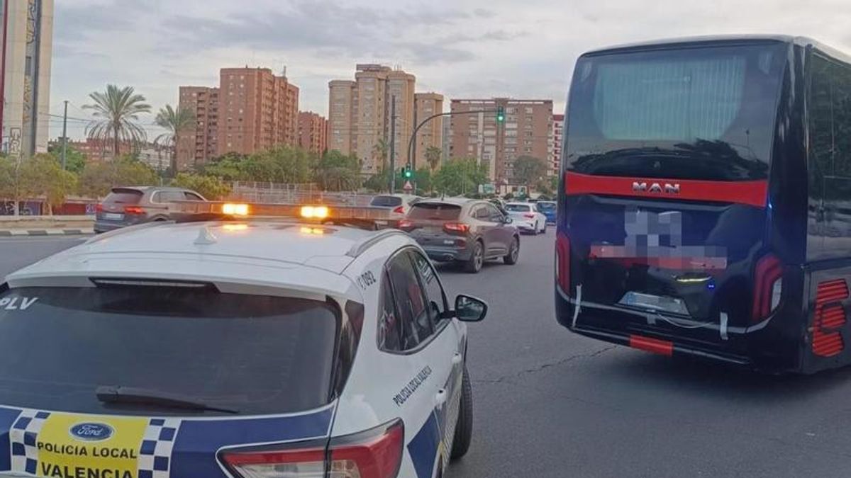 La Policía Local intercepta en València un autobús de turistas cuyo conductor dio positivo en cocaína