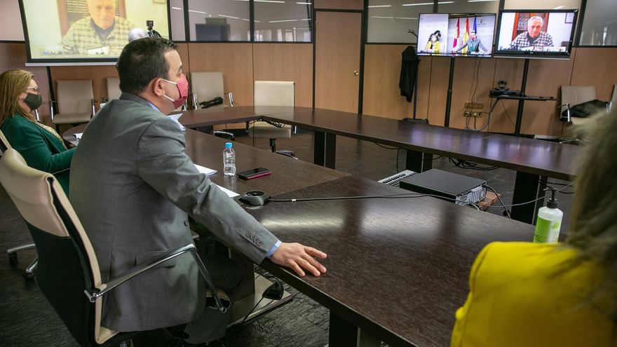 El consejero en reunión con el sector