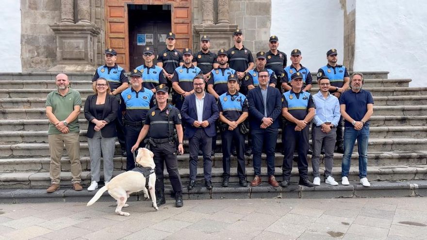 La policía local de Santa Cruz de La Palma despide a su agente canino ‘Draco’.