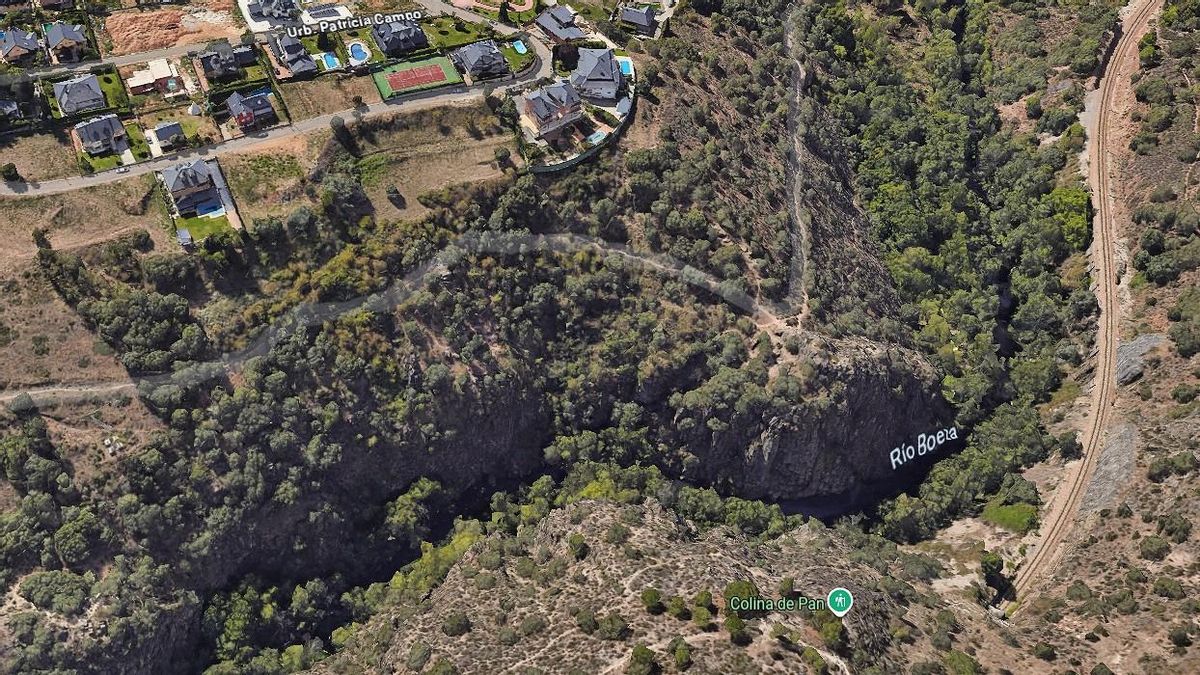 Paraje de Las Fragas, cerca de la ciudad de Ponferrada, emplazamiento de la futura vía ferrata con dos puentes tibetanos.