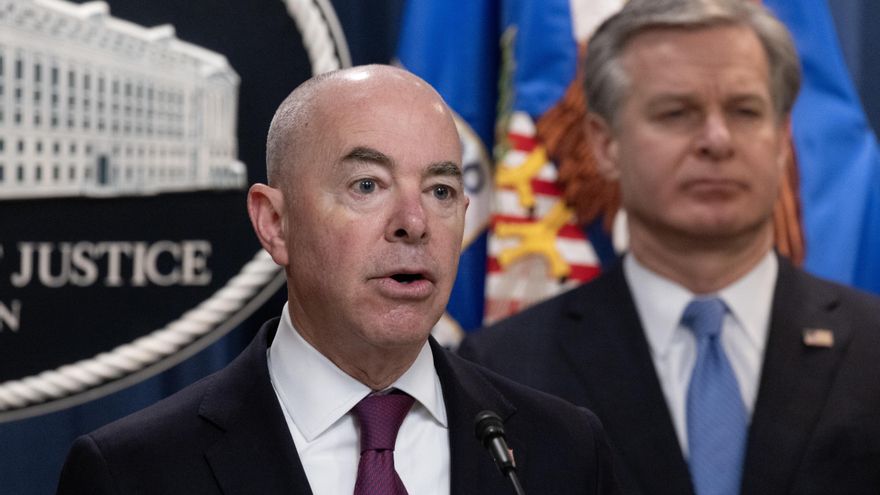 La Cámara Baja de EE.UU. aprueba someter a juicio político al jefe de migración de Biden