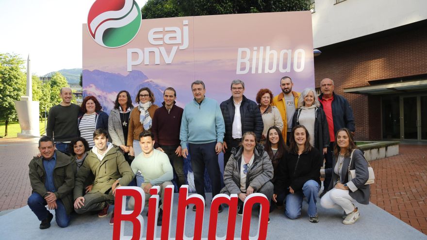 El presidente del EBB del PNV, Aitor Esteban, el alcalde de Bilbao, Juan Mari Aburto, y el presidente del BBB, Iñigo Ansola, en el acto con 'alderdikides' en Bilbao