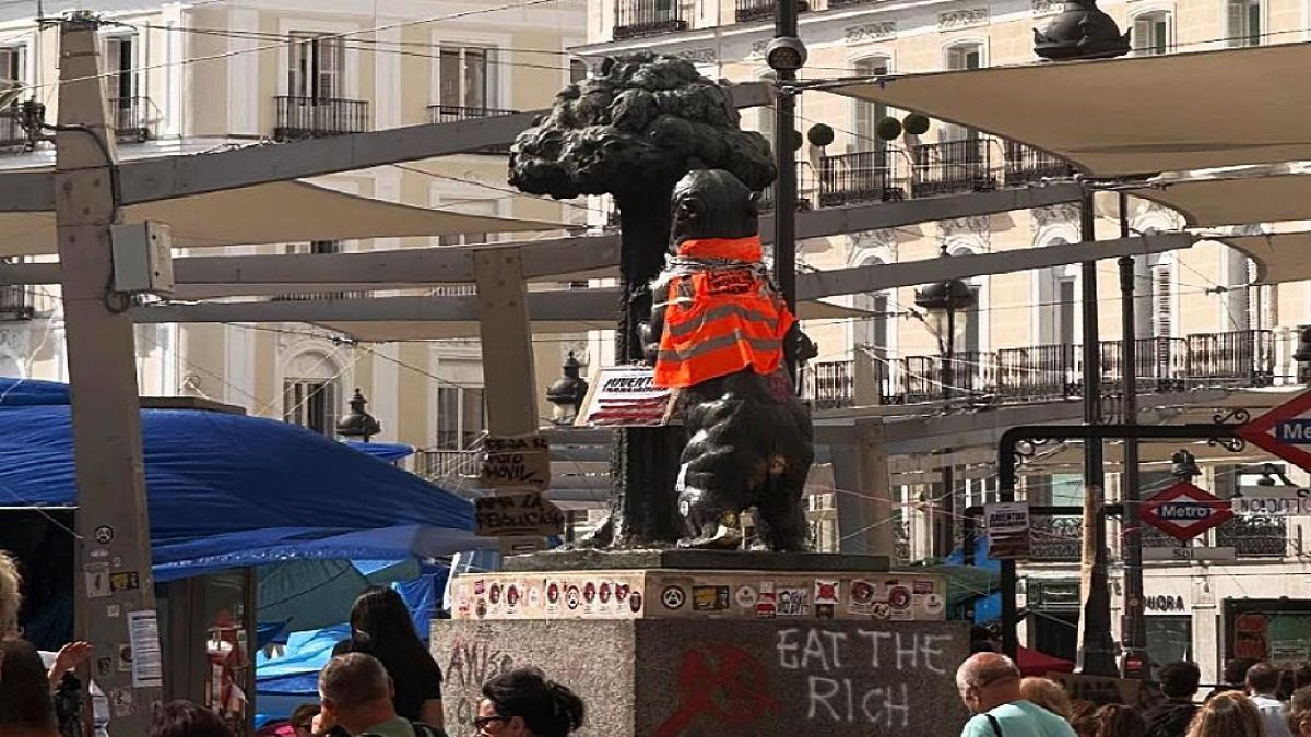 Jóvenes esqueletos en llamas