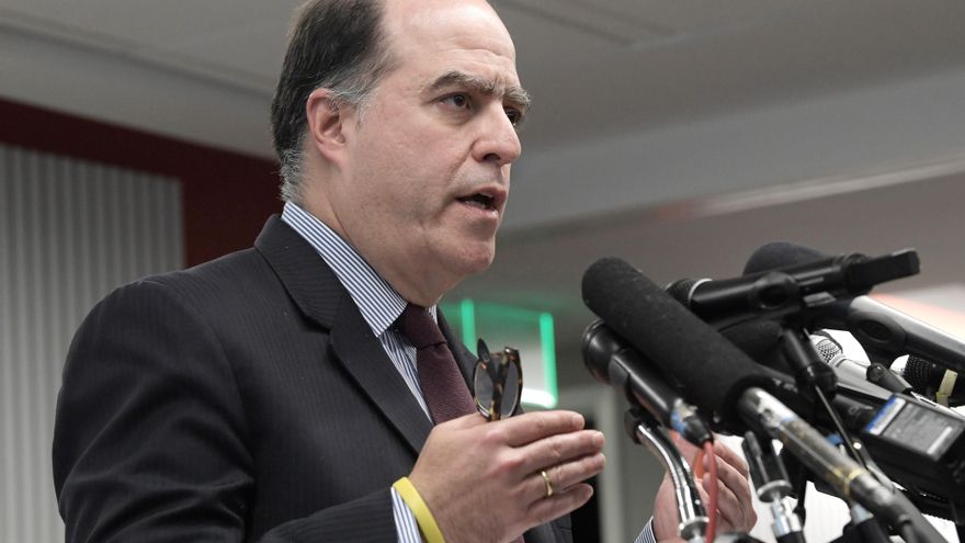 El Gobierno venezolano lleva a muchas mujeres a ser víctimas de trata, según un opositor